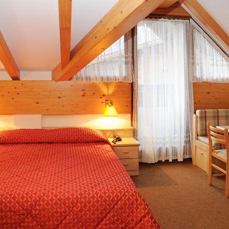 Hotel La Soldanella โมเอนา ภายนอก รูปภาพ