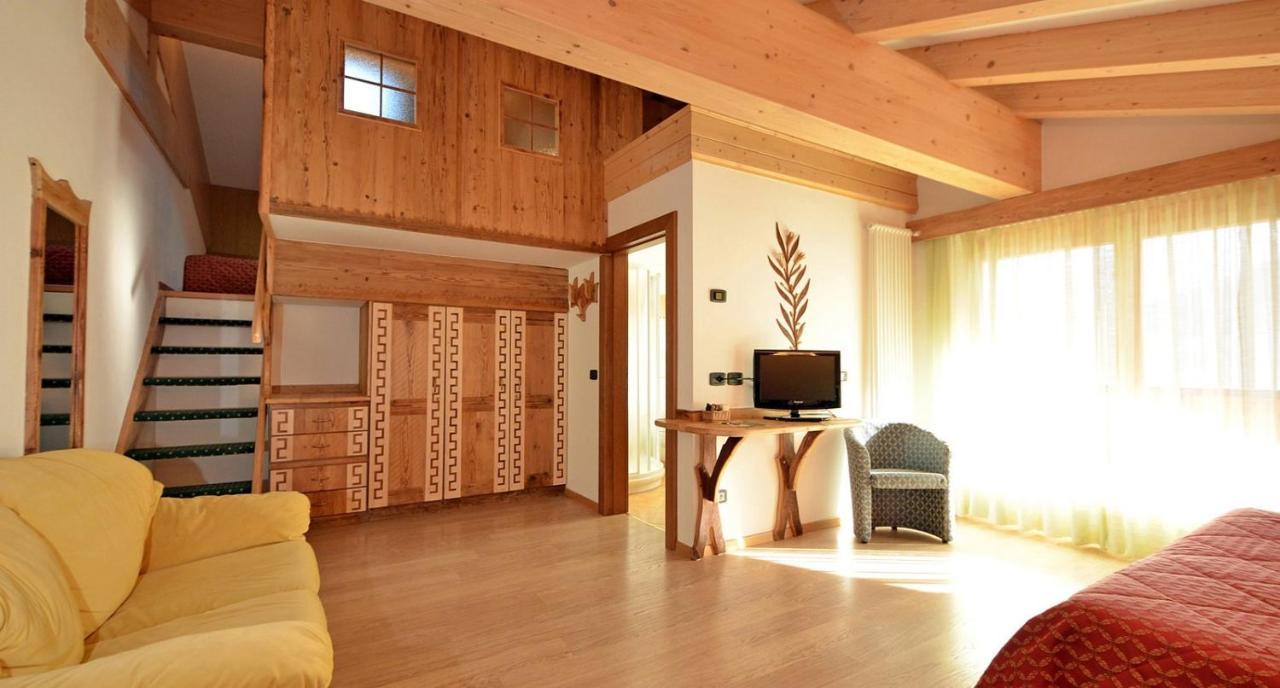 Hotel La Soldanella โมเอนา ภายนอก รูปภาพ