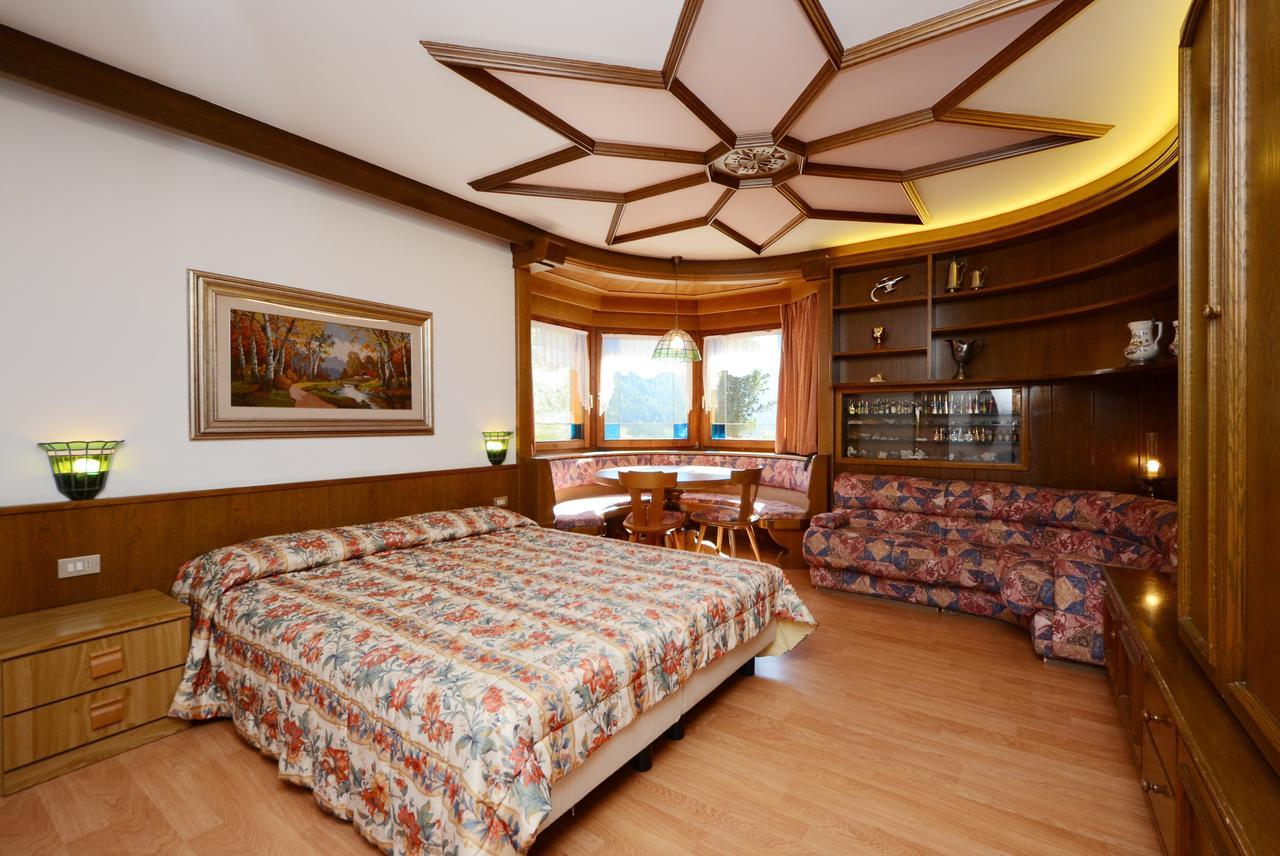 Hotel La Soldanella โมเอนา ภายนอก รูปภาพ