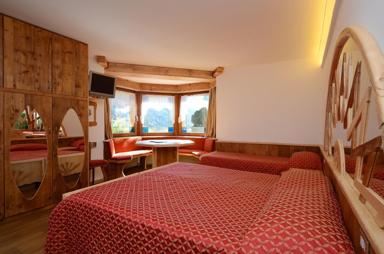 Hotel La Soldanella โมเอนา ภายนอก รูปภาพ