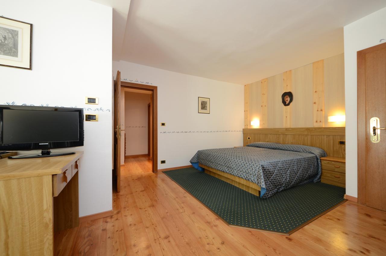 Hotel La Soldanella โมเอนา ภายนอก รูปภาพ