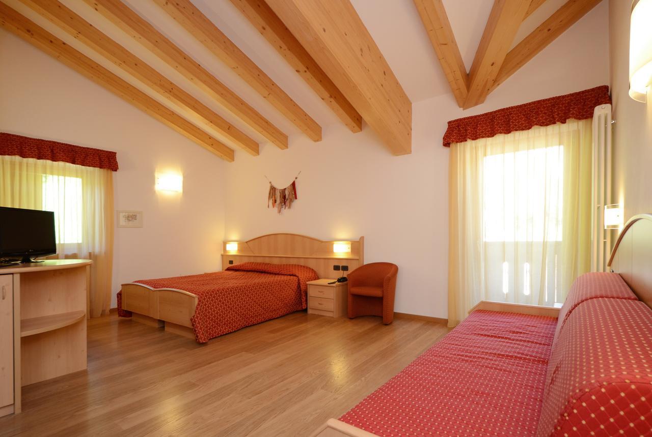 Hotel La Soldanella โมเอนา ภายนอก รูปภาพ