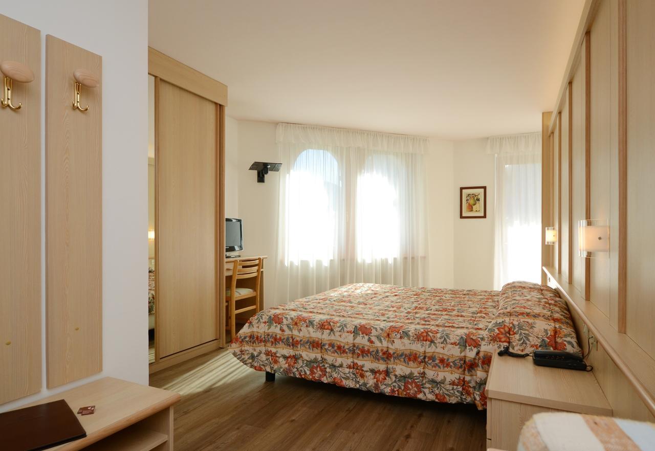 Hotel La Soldanella โมเอนา ภายนอก รูปภาพ