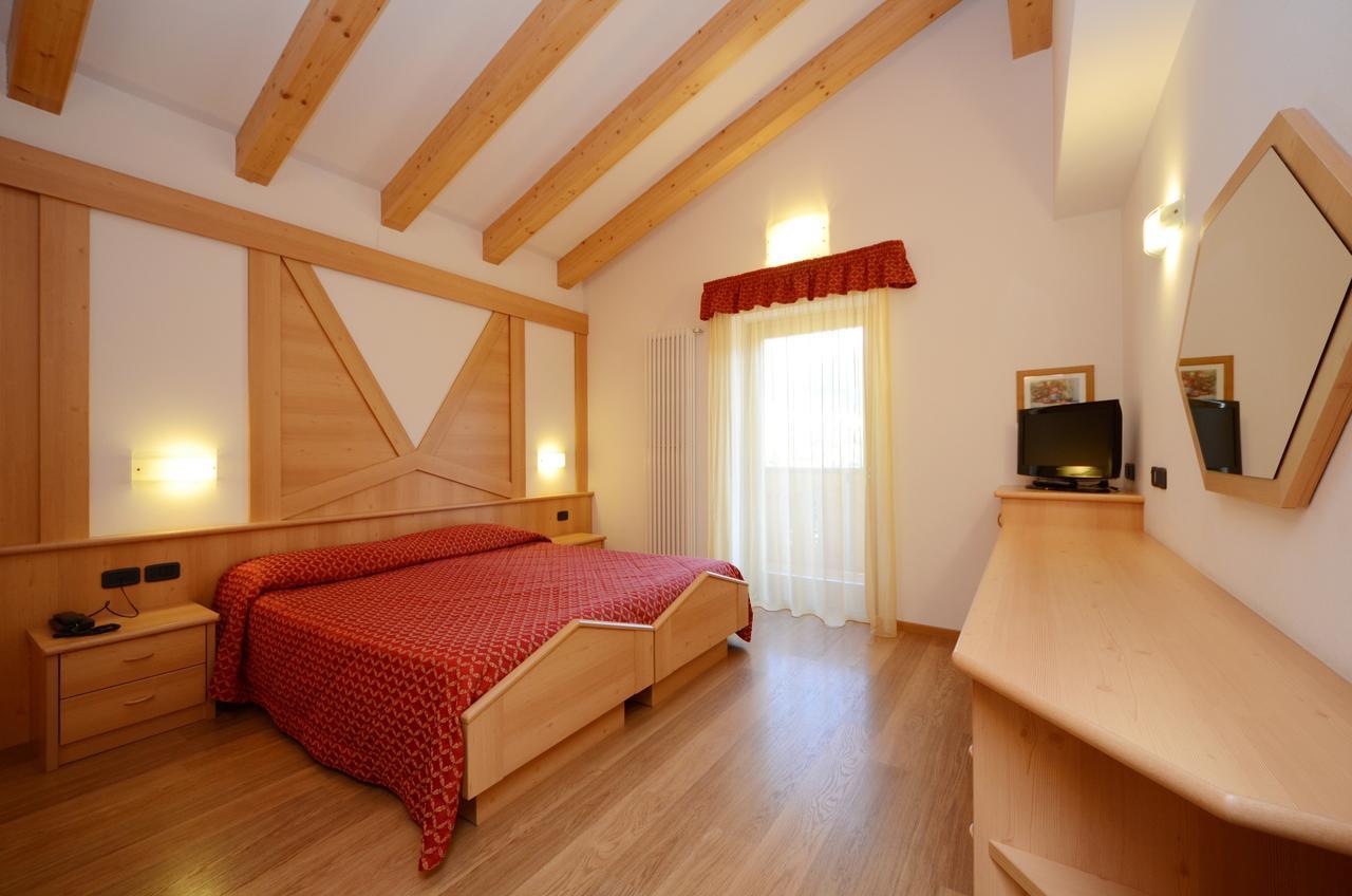 Hotel La Soldanella โมเอนา ภายนอก รูปภาพ