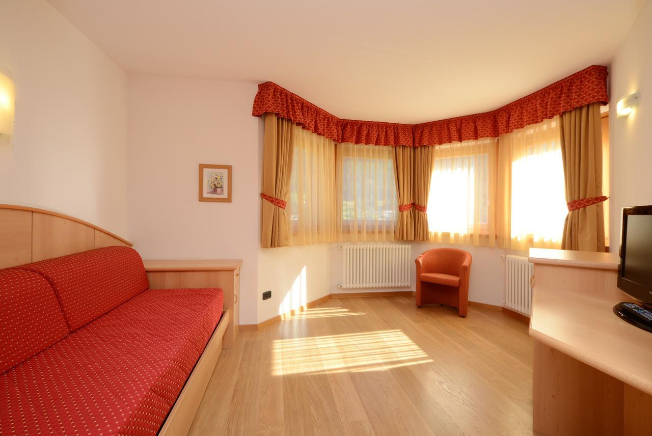 Hotel La Soldanella โมเอนา ภายนอก รูปภาพ