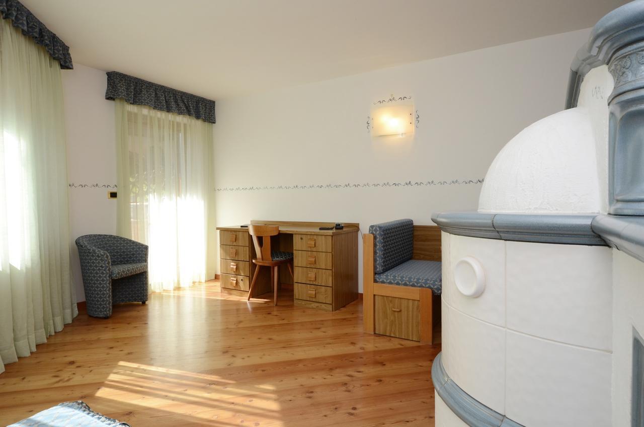 Hotel La Soldanella โมเอนา ภายนอก รูปภาพ