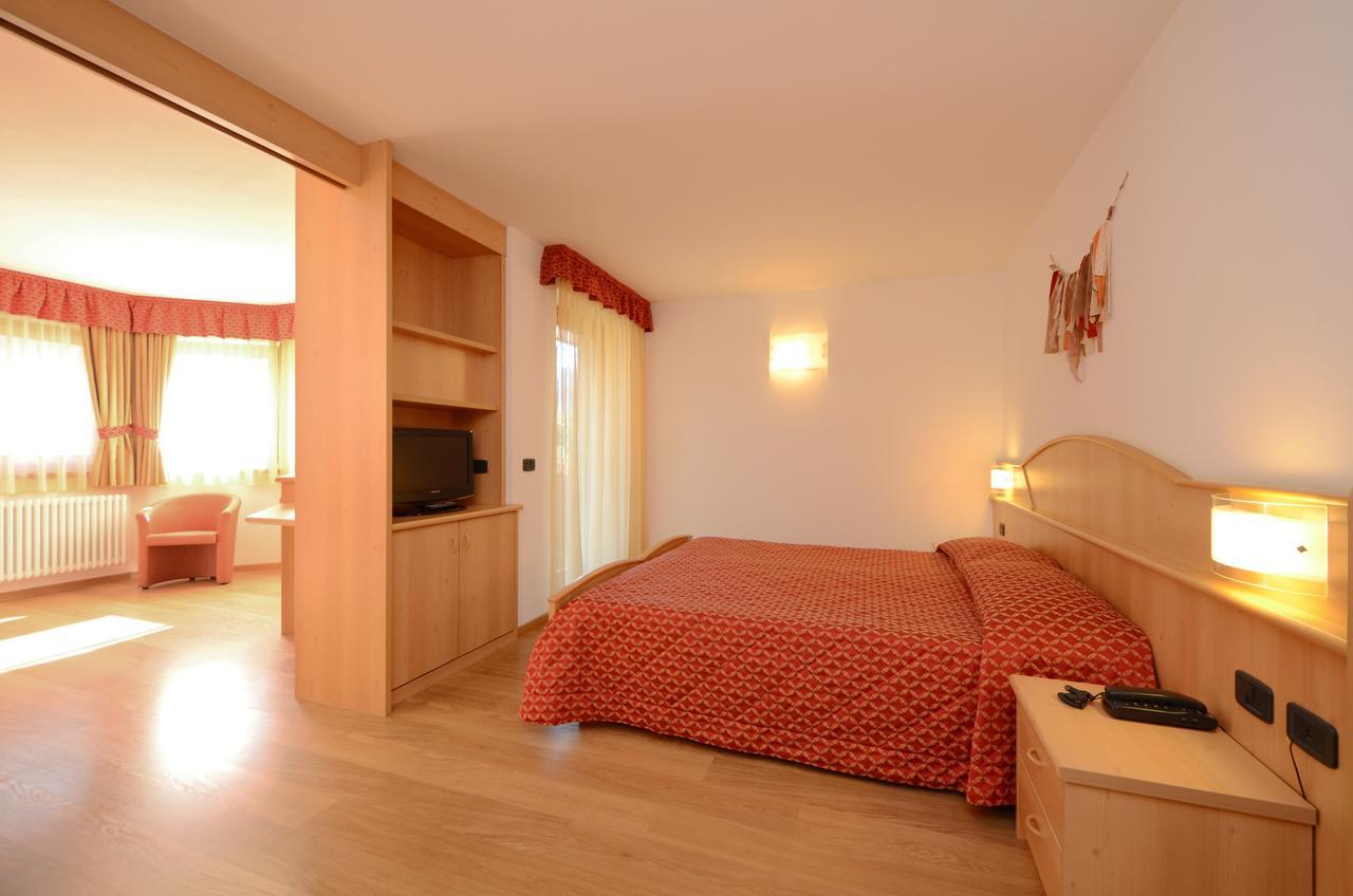 Hotel La Soldanella โมเอนา ภายนอก รูปภาพ