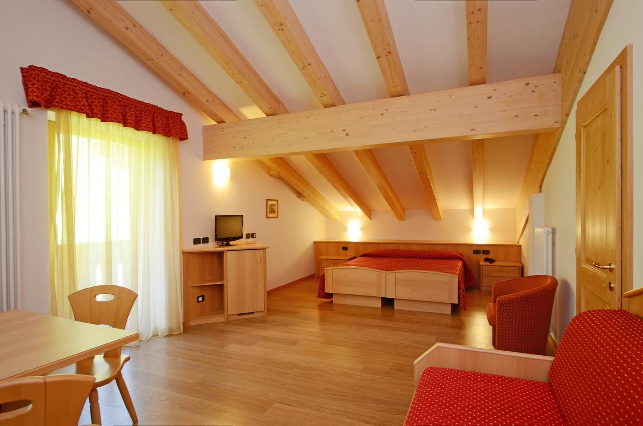 Hotel La Soldanella โมเอนา ภายนอก รูปภาพ